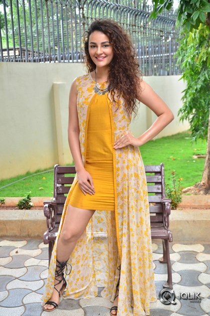 Seerat-Kapoor-At-Raju-Gari-Gadhi-2-Movie-Trailer-Launch